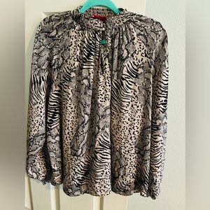 Brand new Jennifer Lopez blouse size xl